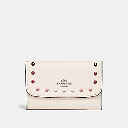 MEDIUM ENVELOPE WALLET WITH RAINBOW RIVETS - COACH f31569 - SILVER/CHALK