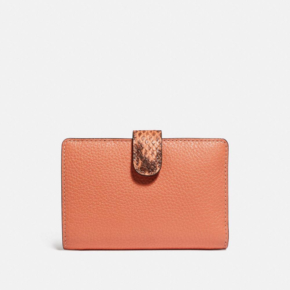 MEDIUM CORNER ZIP WALLET IN COLORBLOCK SIGNATURE CANVAS - F31949 - LIGHT CORAL/MULTI/GOLD