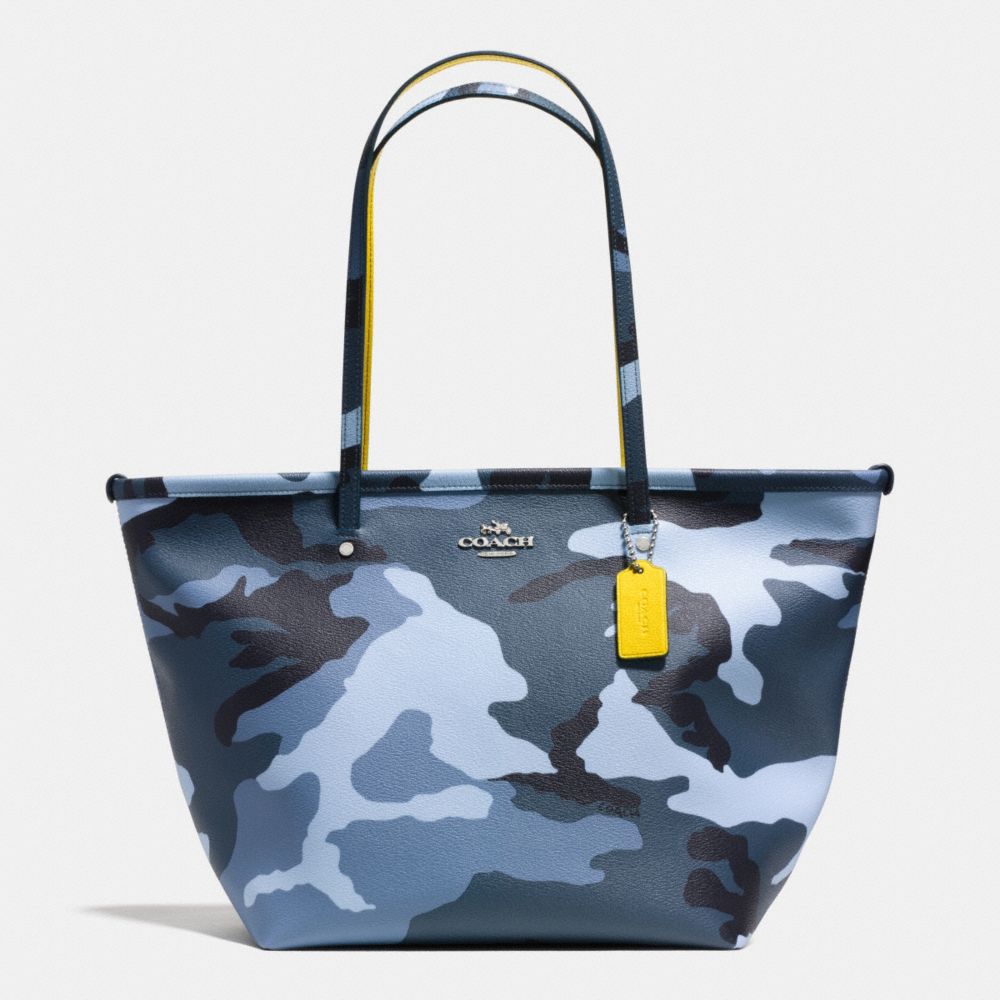 STREET ZIP TOTE IN CAMO PRINT - f34095 -  SILVER/BLUE MULTICOLOR