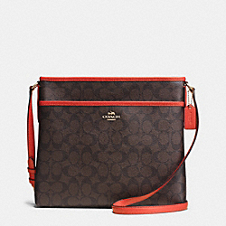 COACH F34938 - FILE BAG IN SIGNATURE  IMITATION GOLD/BROWN/CARMINE