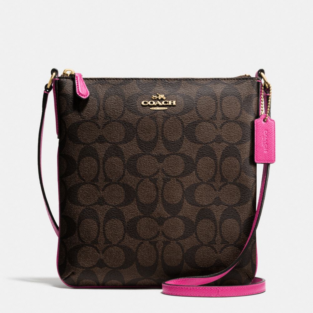 NORTH/SOUTH CROSSBODY IN SIGNATURE - f35940 - IMITATION GOLD/BROWN/PINK RUBY