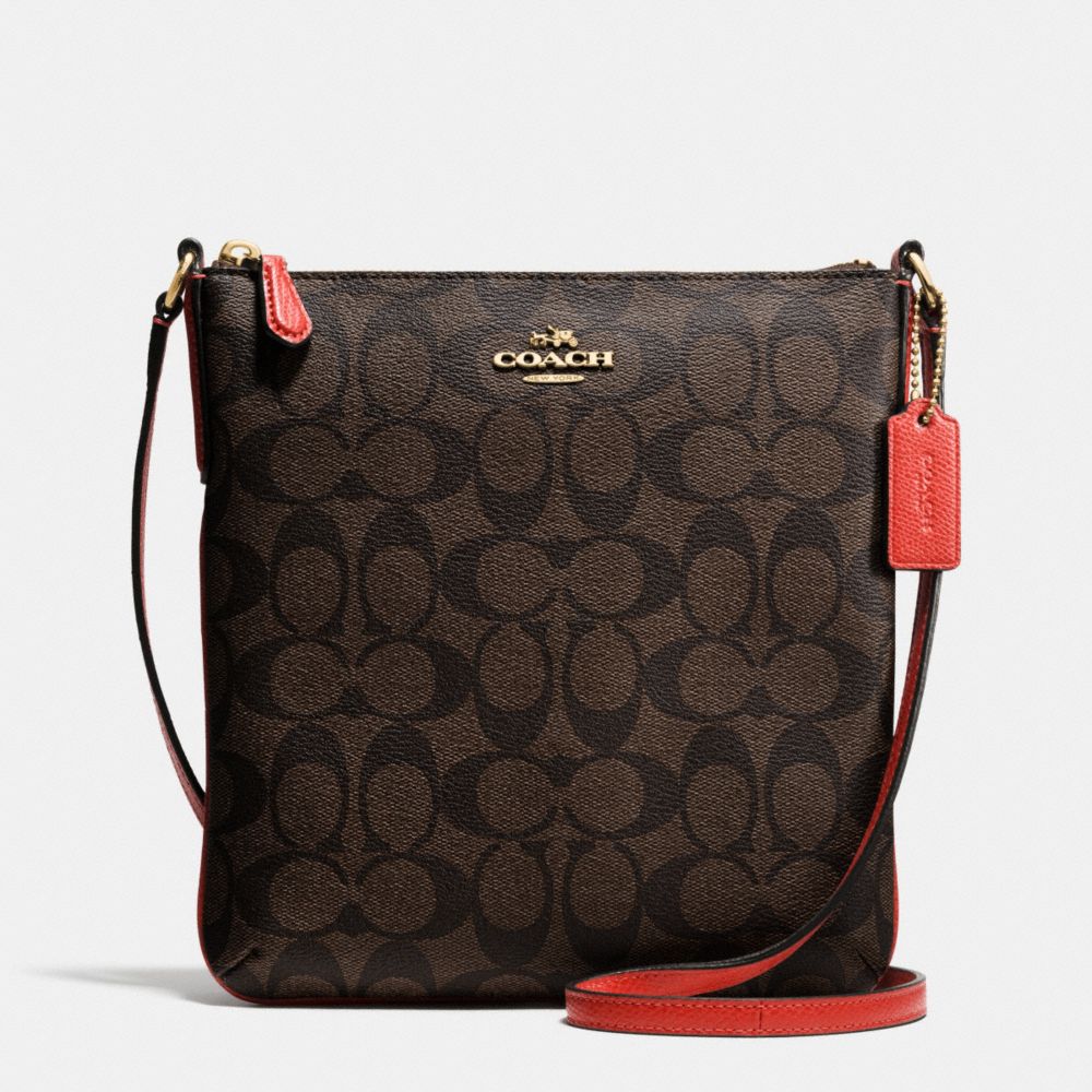 NORTH/SOUTH CROSSBODY IN SIGNATURE - IMITATION GOLD/BROWN/CARMINE - COACH F35940