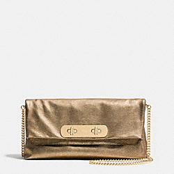 COACH SWAGGER CLUTCH IN METALLIC PEBBLE LEATHER - f36500 - LIGHT GOLD/GOLD