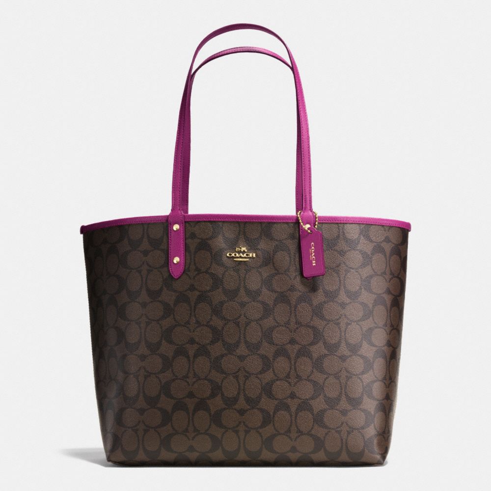 REVERSIBLE CITY TOTE IN SIGNATURE - f36658 - IMITATION GOLD/BROWN/FUCHSIA