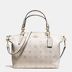 COACH ALL OVER STUD SMALL KELSEY SATCHEL IN CALF LEATHER - IMITATION GOLD/CHALK - F36670