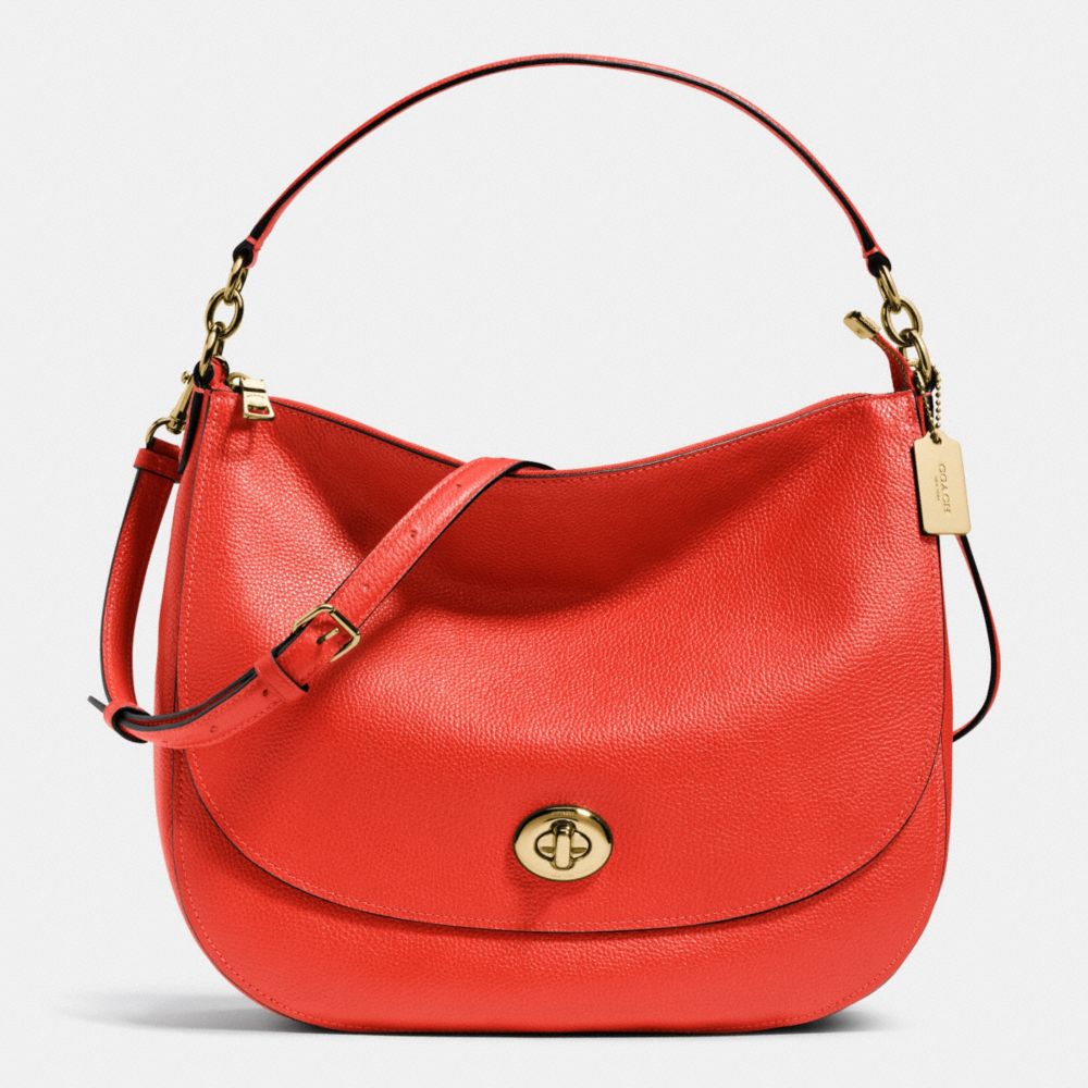COACH F36762 Turnlock Hobo In Pebble Leather LIGHT GOLD/CARMINE