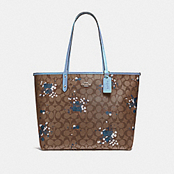 COACH REVERSIBLE CITY TOTE IN SIGNATURE CANVAS WITH FLORAL BUNDLE PRINT - KHAKI/CORNFLOWER/SILVER - F37807