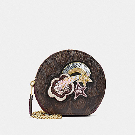 COACH ROUND COIN CASE IN SIGNATURE CANVAS WITH GLITTER PATCH - BROWN/METALLIC RASPBERRY MULTI/LIGHT GOLD - F38635