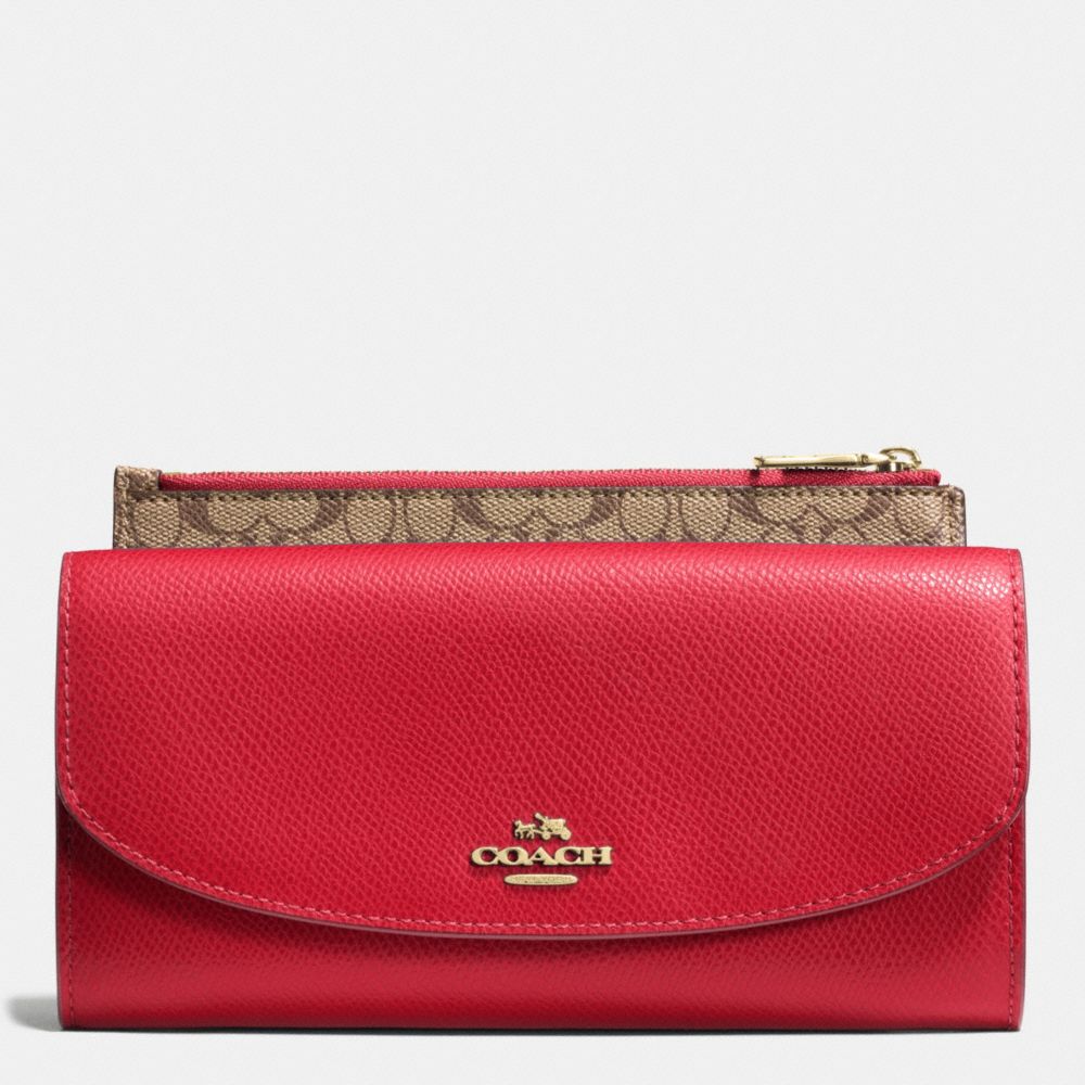 POP SLIM ENVELOPE IN CROSSGRAIN LEATHER - f52628 - IMITATION GOLD/CLASSIC RED