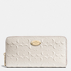COACH ACCORDION ZIP WALLET IN SIGNATURE DEBOSSED PATENT LEATHER - LIGHT GOLD/CHALK - F53126