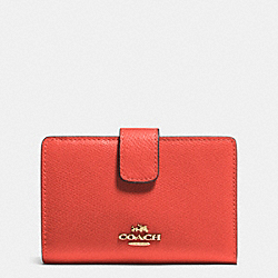 COACH MEDIUM CORNER ZIP WALLET IN CROSSGRAIN LEATHER - IMITATION GOLD/CARMINE - F53436