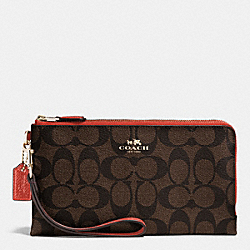 COACH DOUBLE ZIP WALLET IN SIGNATURE - IMITATION GOLD/BROWN/CARMINE - F53563