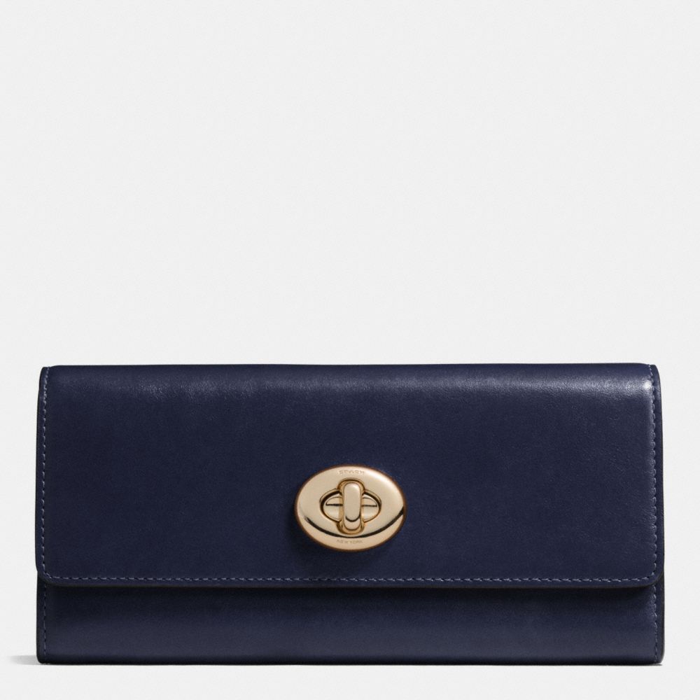 TURNLOCK SLIM ENVELOPE WALLET IN SMOOTH LEATHER - LIGHT GOLD/NAVY - COACH F53663