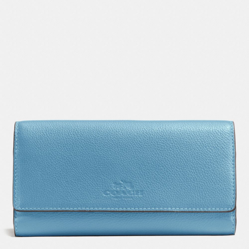 TRIFOLD WALLET IN PEBBLE LEATHER - IMITATION GOLD/BLUEJAY - COACH F53708