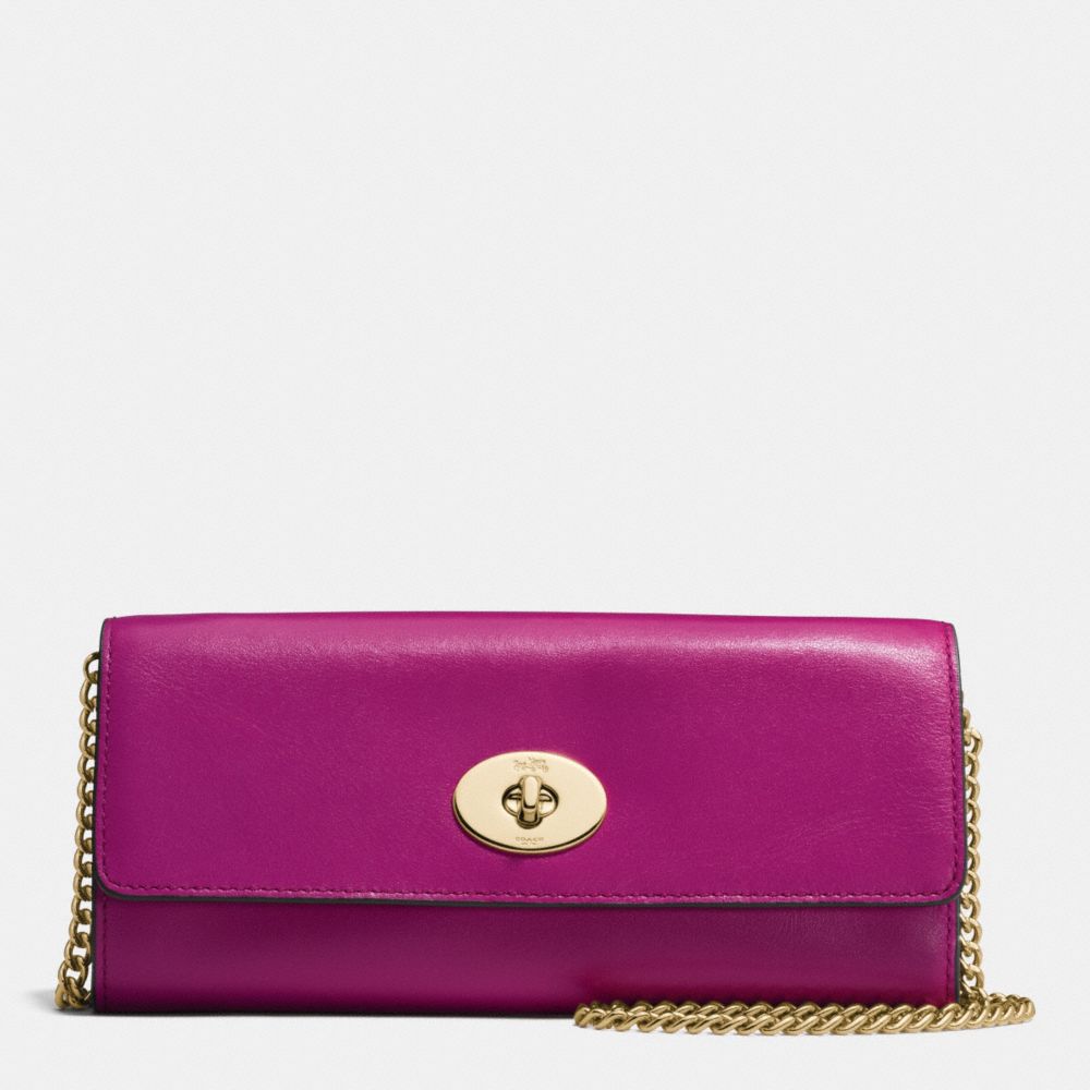 COACH TURNLOCK SLIM ENVELOPE WALLET WITH CHAIN IN SMOOTH LEATHER - IMITATION GOLD/FUCHSIA - F53890