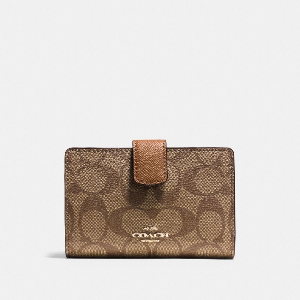 MEDIUM CORNER ZIP WALLET IN SIGNATURE - IMITATION GOLD/KHAKI/SADDLE - COACH F54023