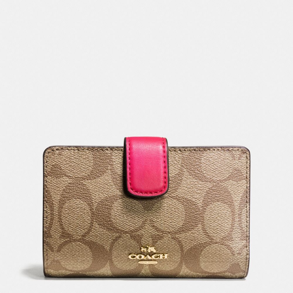 COACH MEDIUM CORNER ZIP WALLET IN SIGNATURE - IMITATION GOLD/KHAKI BRIGHT PINK - f54023