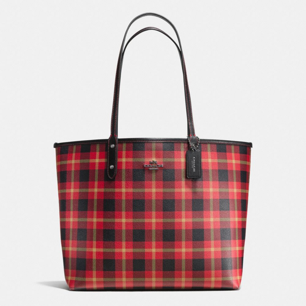 REVERSIBLE CITY TOTE IN RILEY PLAID COATED CANVAS - f55447 - QB/True Red Multi
