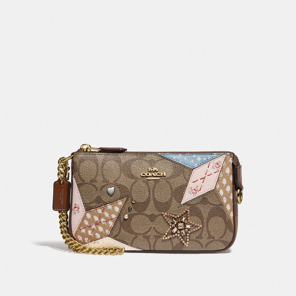 LARGE WRISTLET 19 IN SIGNATURE CANVAS WITH STAR PATCHWORK - KHAKI MULTI/LIGHT GOLD - COACH F57268