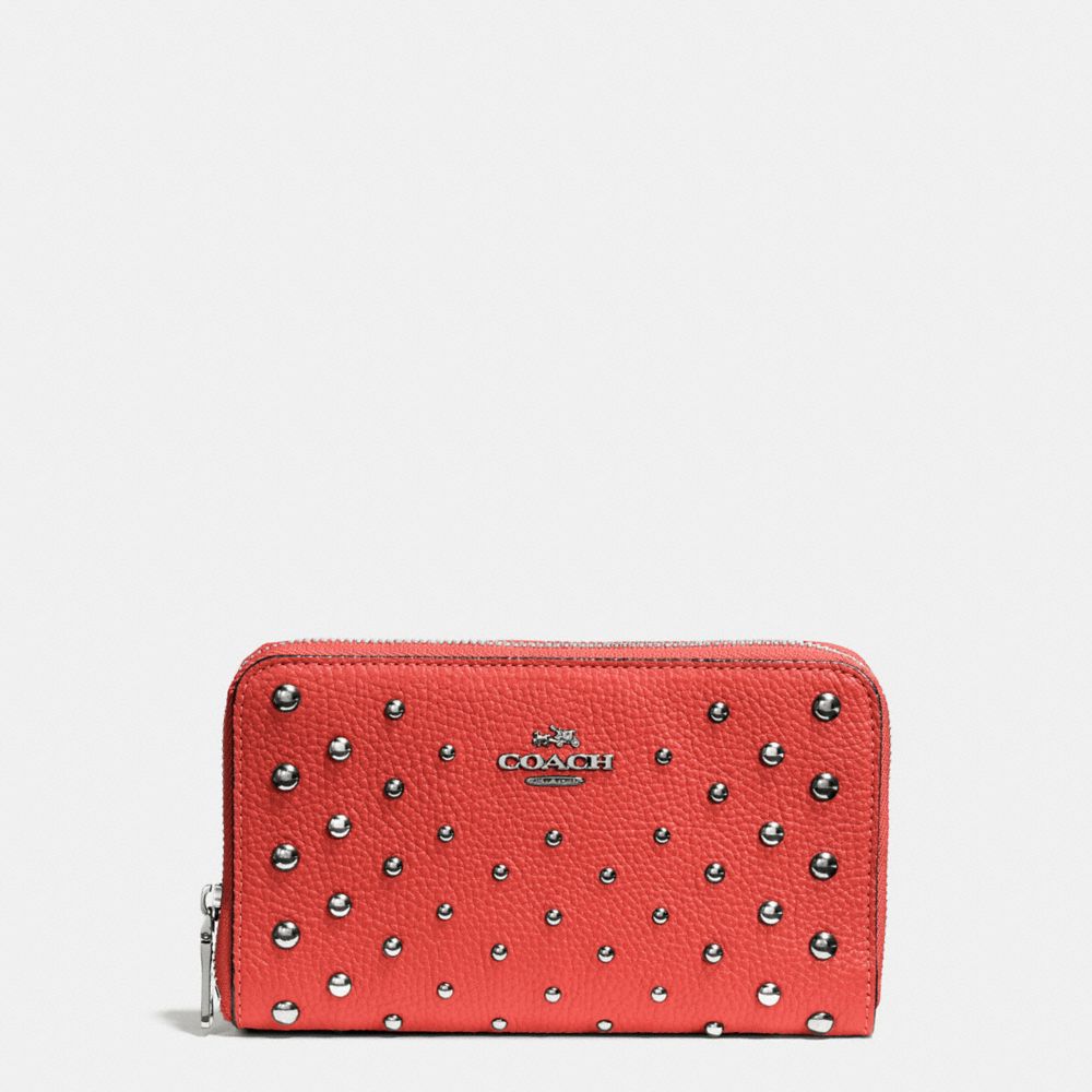 COACH MEDIUM ZIP AROUND WALLET IN POLISHED PEBBLE LEATHER WITH OMBRE RIVETS - SILVER/DEEP CORAL - f57538