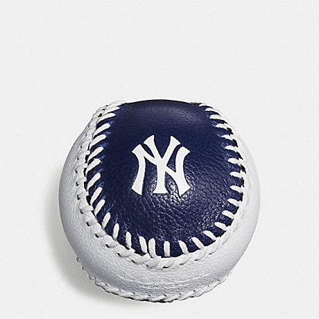 COACH f58377 MLB BASEBALL PAPERWEIGHT IN SMOOTH CALF LEATHER NY YANKEES