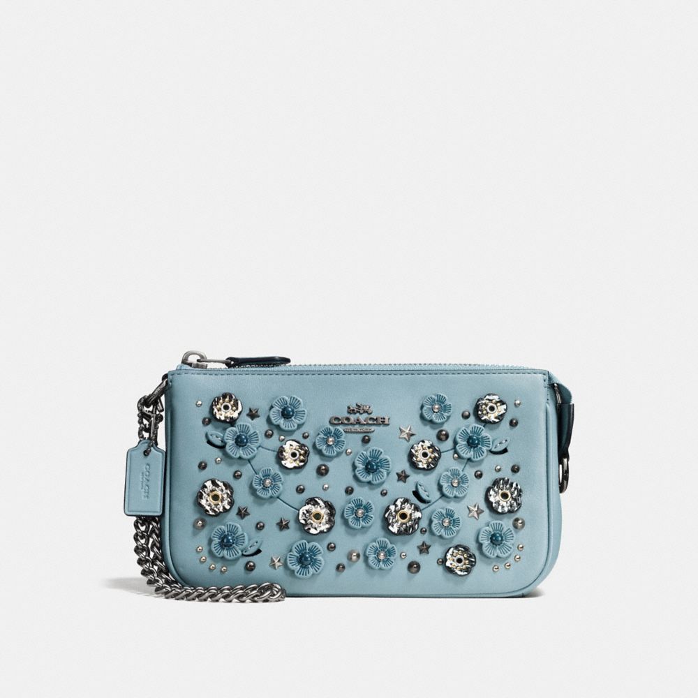 NOLITA WRISTLET 19 WITH TEA ROSE AND SNAKESKIN DETAIL - DARK GUNMETAL/CLOUD MULTI - COACH F59772