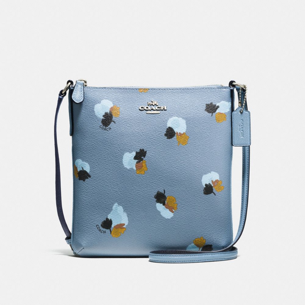 NORTH/SOUTH CROSSBODY IN FIELD FLORA PRINT COATED CANVAS - f59848 - SILVER/CORNFLOWER