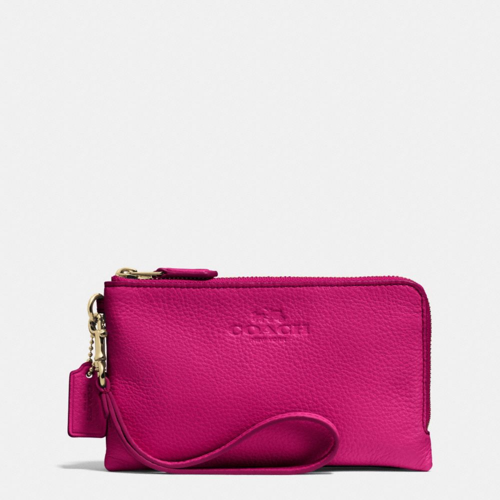 COACH DOUBLE CORNER ZIP WRISTLET IN PEBBLE LEATHER - IMITATION GOLD/CRANBERRY - F64130