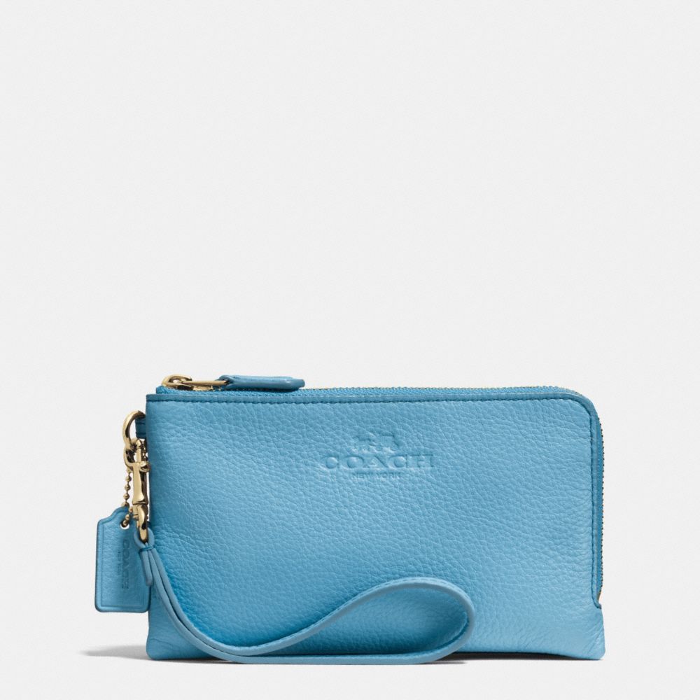 COACH DOUBLE CORNER ZIP WRISTLET IN PEBBLE LEATHER - IMITATION GOLD/BLUEJAY - f64130