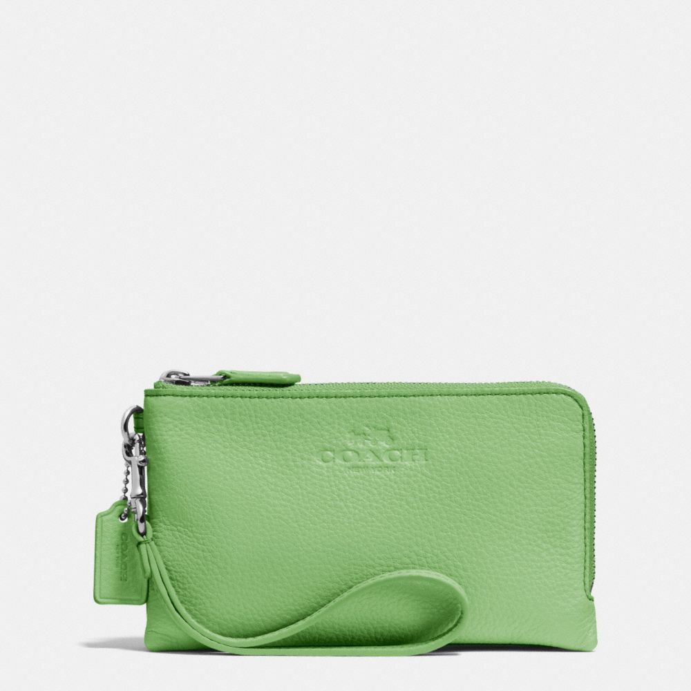 COACH f64130 DOUBLE CORNER ZIP WRISTLET IN PEBBLE LEATHER SILVER/PISTACHIO