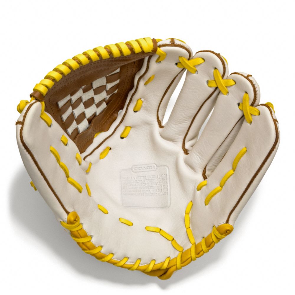 COACH HERITAGE BASEBALL LEATHER COLORBLOCKED GLOVE - PARCHMENT/FAWN - F64496