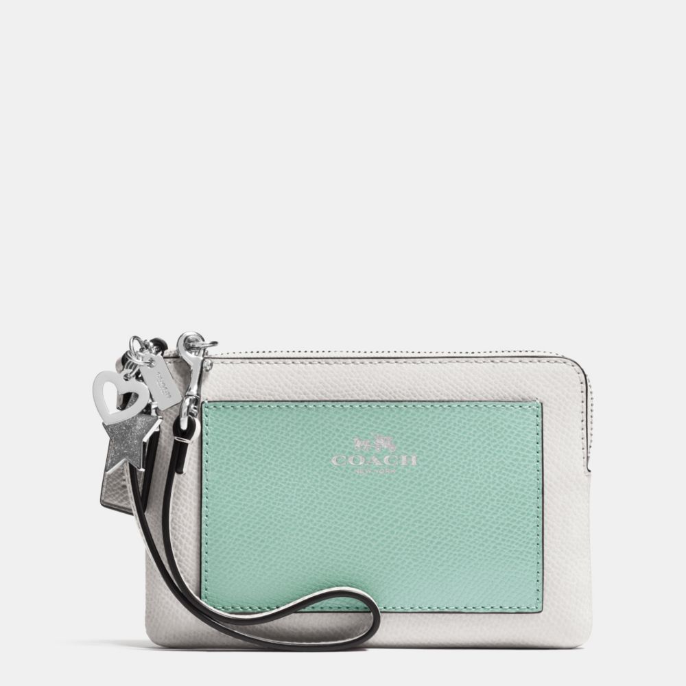 COACH CHARM CORNER ZIP WRISTLET IN CROSSGRAIN LEATHER - SILVER/SEAGLASS MULTI - f64582