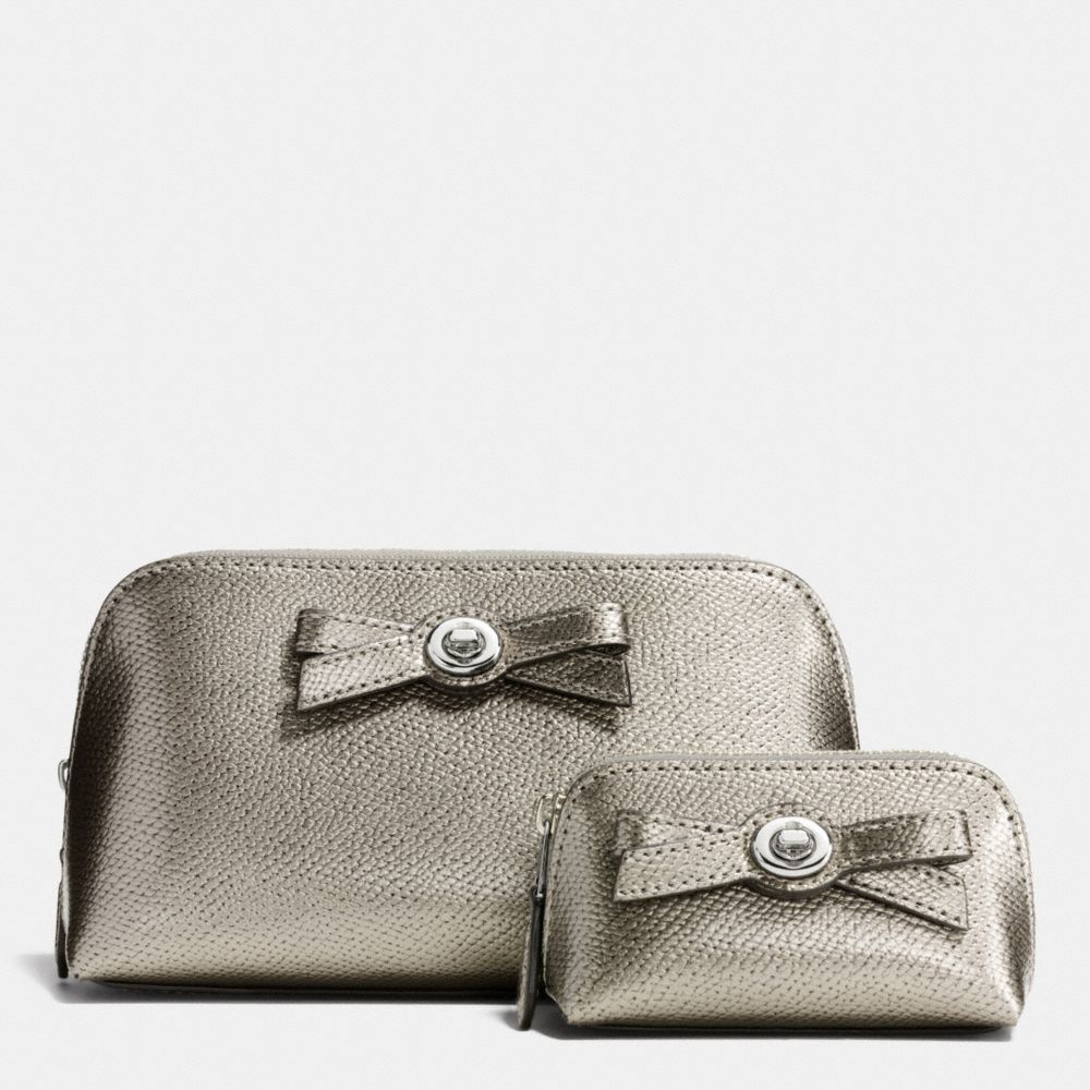 TURNLOCK BOW COSMETIC CASE SET IN PATENT LEATHER - SILVER/GUNMETAL - COACH F64651