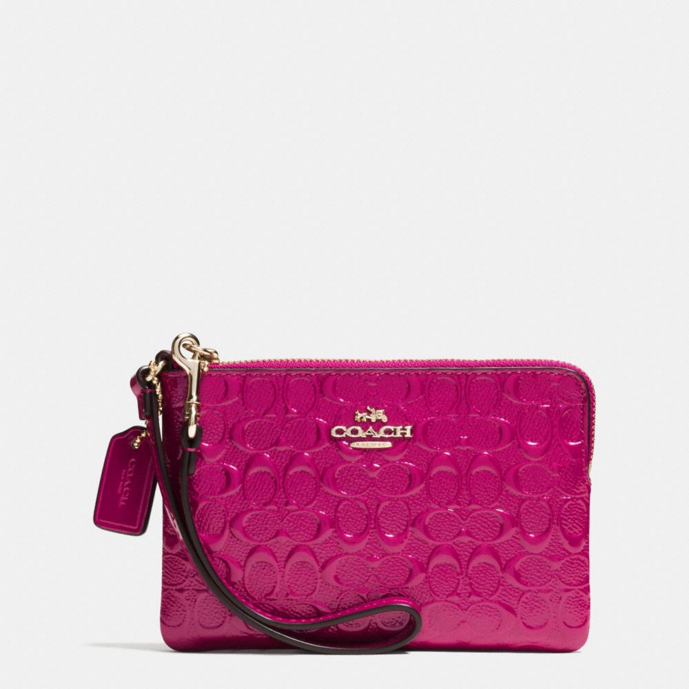 COACH f64652 CORNER ZIP WRISTLET IN SIGNATURE DEBOSSED PATENT LEATHER IMITATION GOLD/CRANBERRY