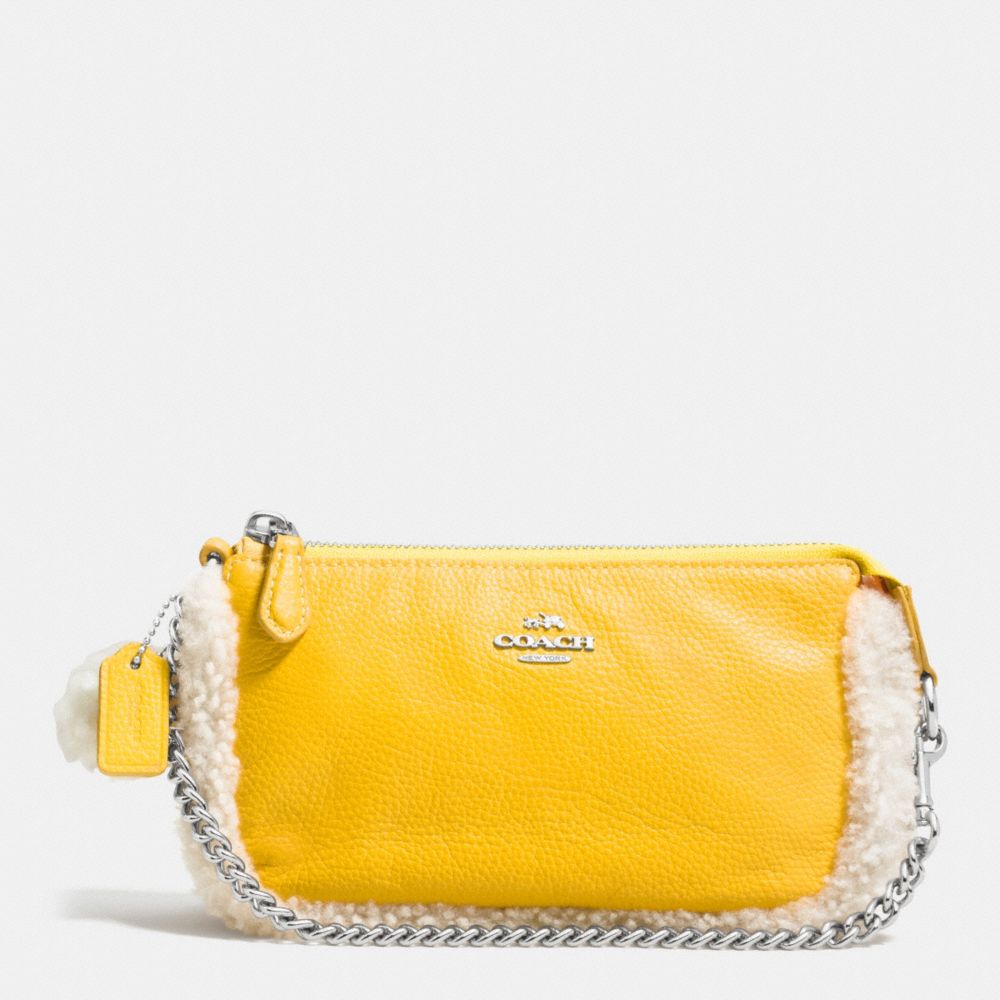 LARGE WRISTLET 19 IN LEATHER AND SHEARLING - SILVER/BANANA/NEUTRAL - COACH F64705