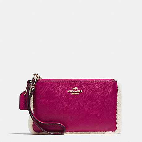COACH f64709 SMALL WRISTLET IN LEATHER AND SHEARLING IMITATION GOLD/CRANBERRY/NATURAL