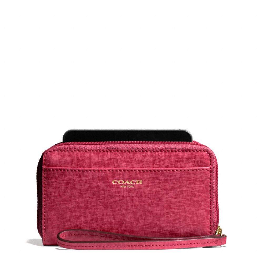 SAFFIANO EAST/WEST UNIVERSAL CASE - BRASS/SCARLET - COACH F64976