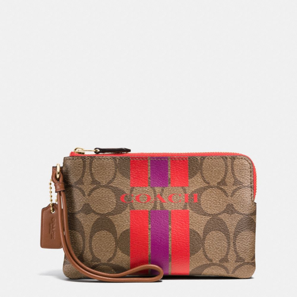 COACH COACH VARSITY STRIPE CORNER ZIP WRISTLET IN SIGNATURE - IMITATION GOLD/KHAKI/WATERMELON - f66052