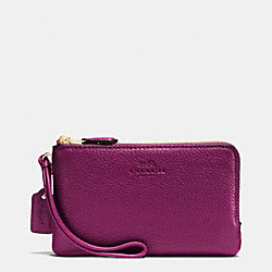 DOUBLE CORNER ZIP WRISTLET IN PEBBLE LEATHER - f66505 - IMITATION GOLD/FUCHSIA