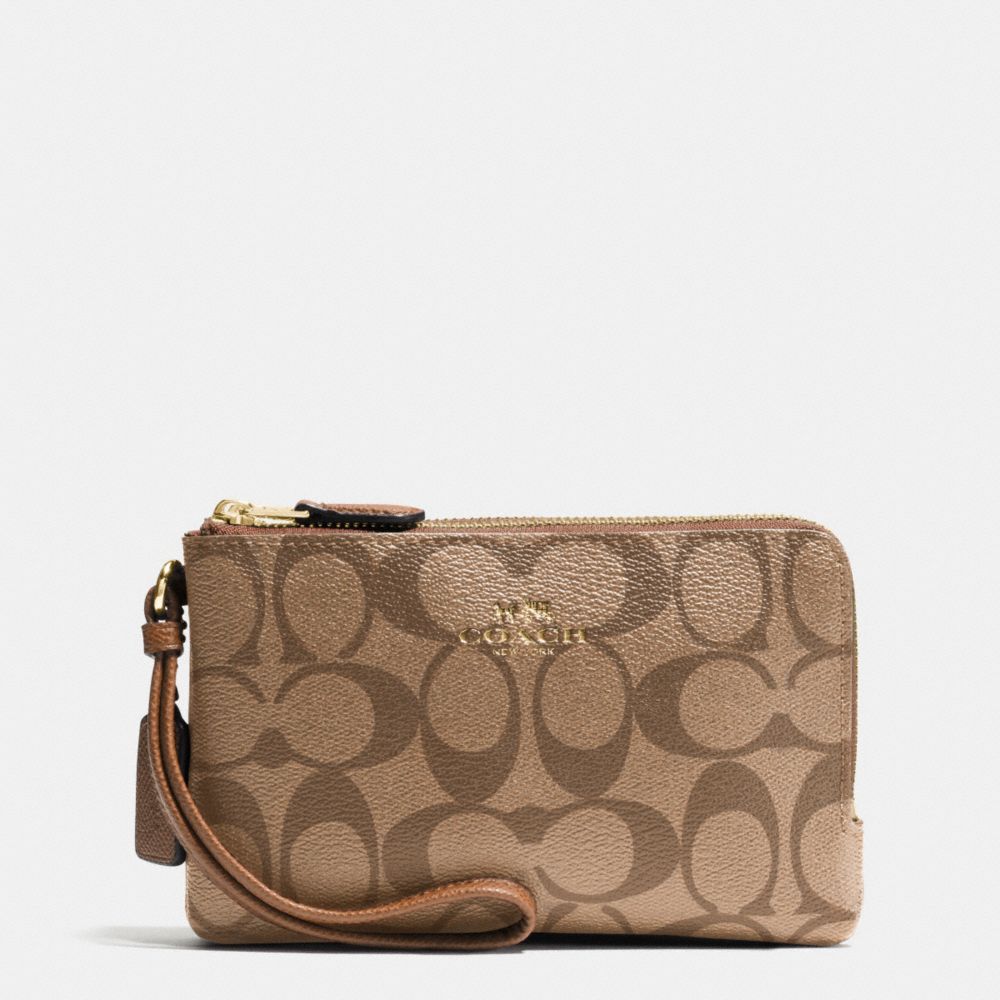 DOUBLE CORNER ZIP WRISTLET IN SIGNATURE - IMITATION GOLD/KHAKI/SADDLE - COACH F66506