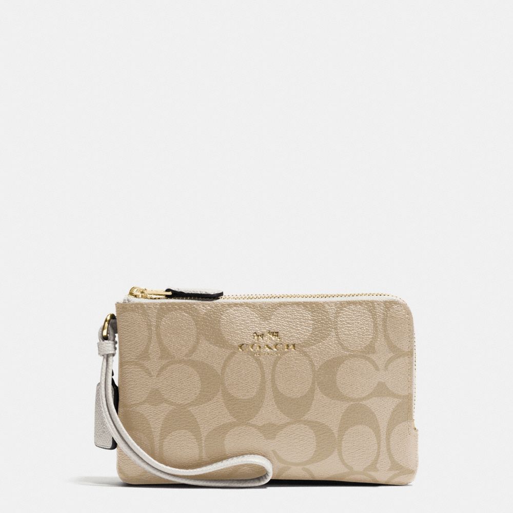 COACH DOUBLE CORNER ZIP WRISTLET IN SIGNATURE - IMITATION GOLD/LIGHT KHAKI/CHALK - f66506