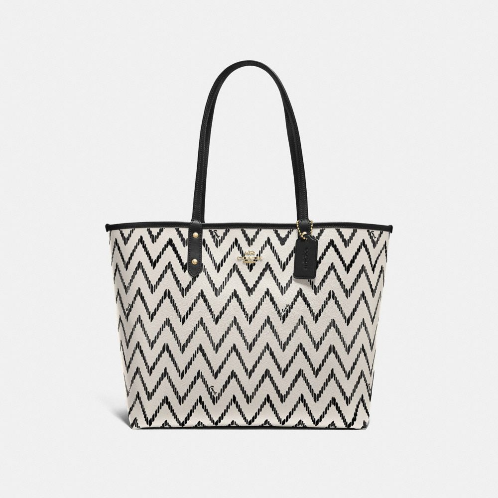 REVERSIBLE CITY TOTE WITH GEO CHEVRON PRINT - F66908 - BLACK/CHALK/BLACK/IMITATION GOLD