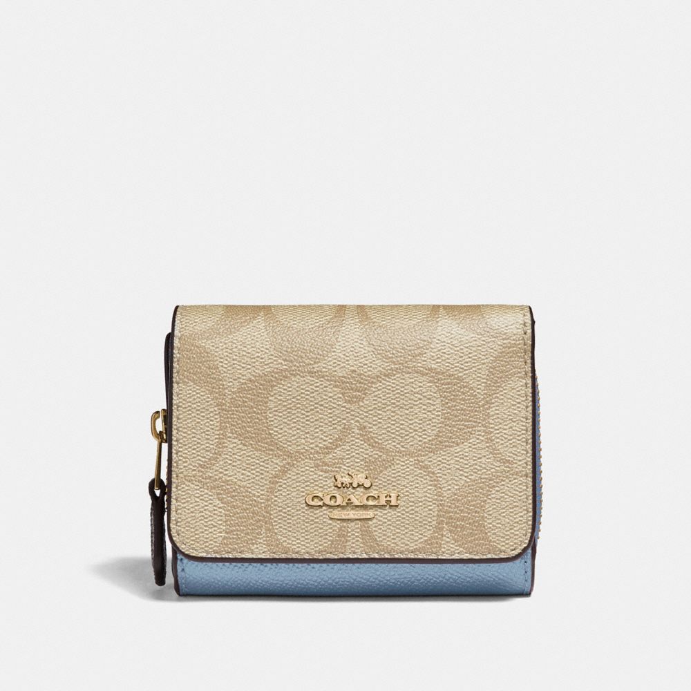 COACH SMALL TRIFOLD WALLET IN COLORBLOCK SIGNATURE CANVAS - LIGHT KHAKI/MULTI/IMITATION GOLD - F67544