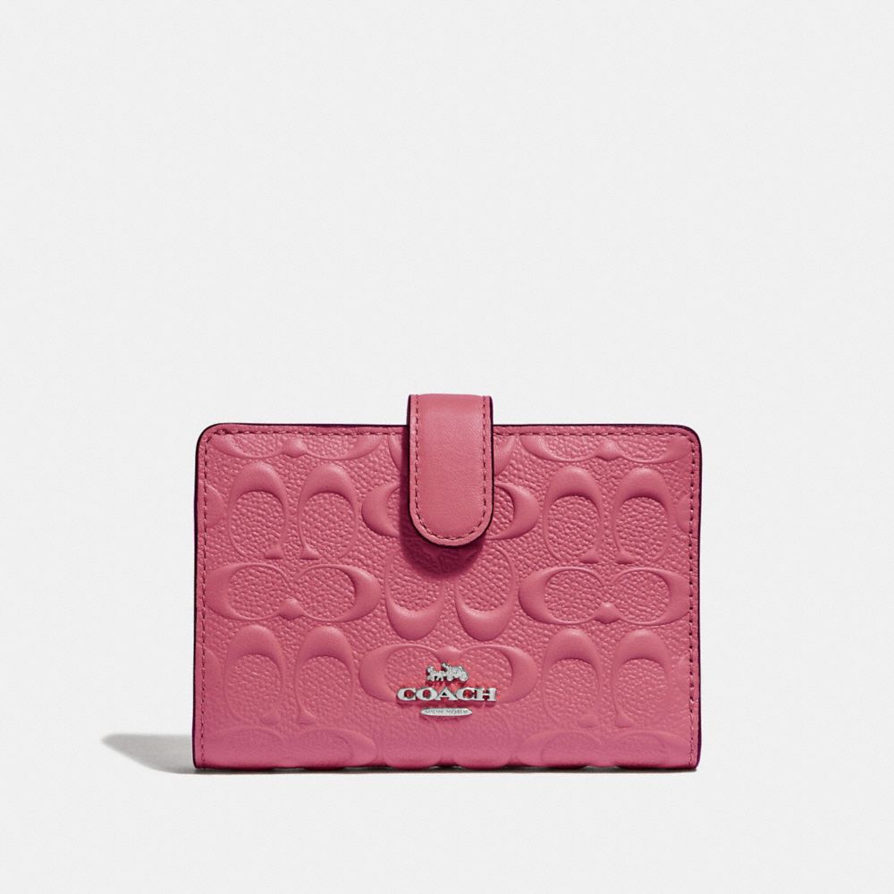 COACH MEDIUM CORNER ZIP WALLET IN SIGNATURE LEATHER - STRAWBERRY/SILVER - F67565