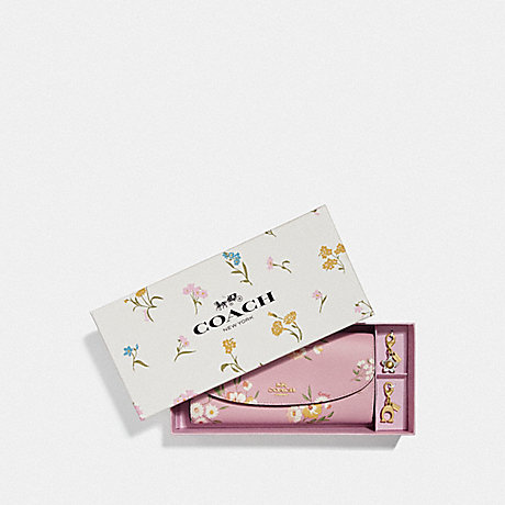 COACH BOXED SLIM ENVELOPE WALLET WITH TOSSED DAISY PRINT - CARNATION/GOLD - F73015