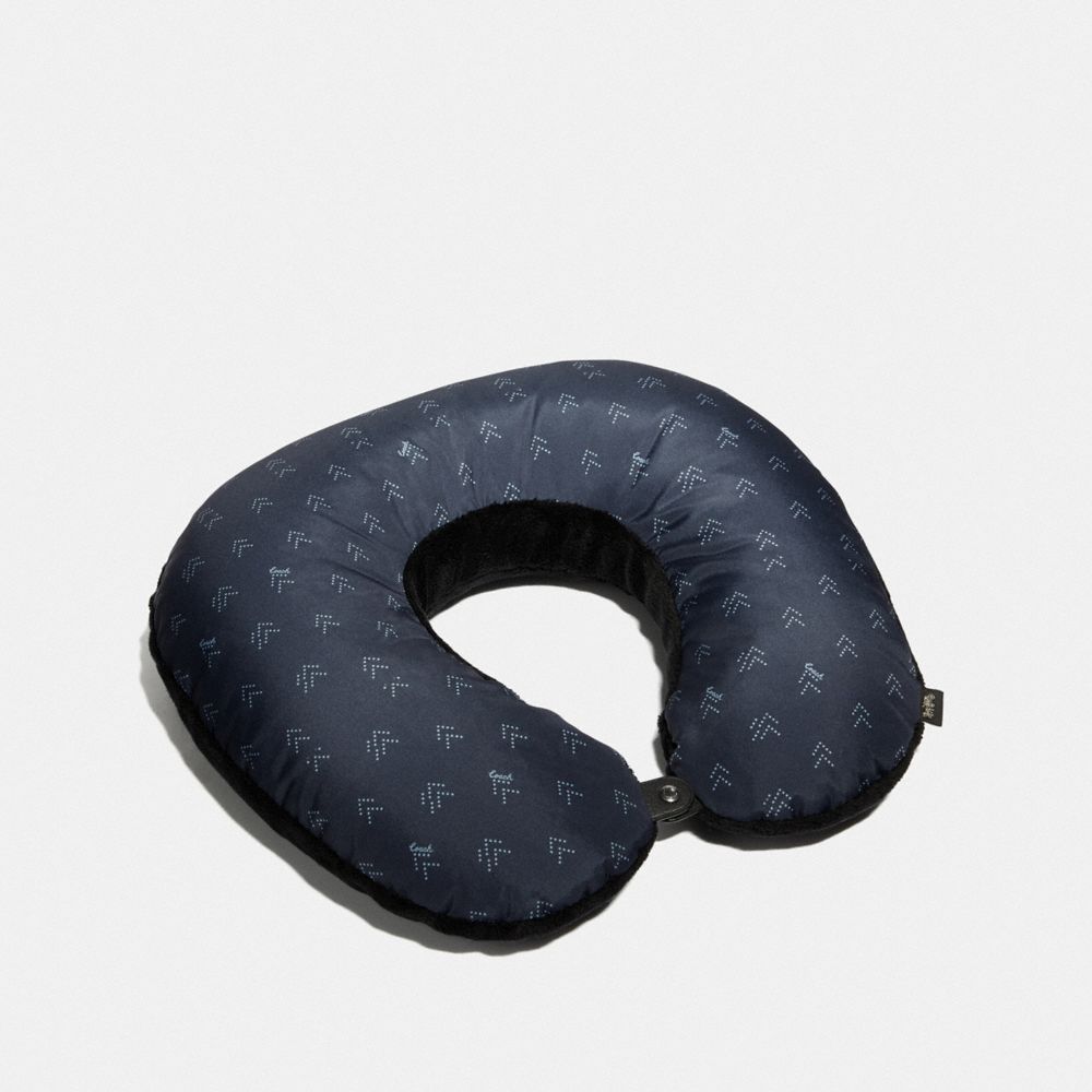 COACH F73085 Packable Travel Pillow With Dot Arrow Print NAVY/MULTI