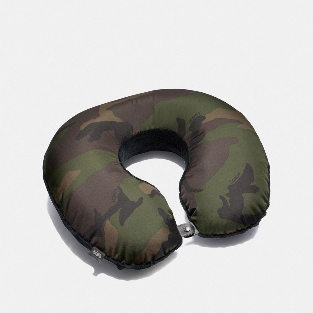 COACH F73088 Packable Travel Pillow With Camo Print DARK GREE/MULTI