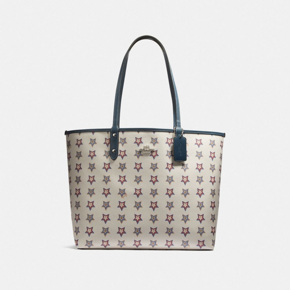 REVERSIBLE CITY TOTE WITH WESTERN STAR PRINT - F73323 - SILVER/CHALK MULTI/DENIM