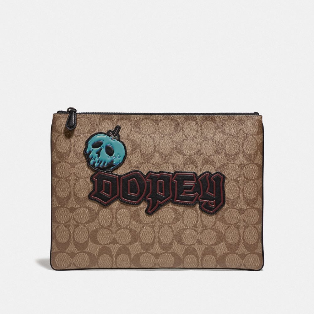COACH F74075 - DISNEY X COACH IN SIGNATURE CANVAS WITH DOPEY TAN