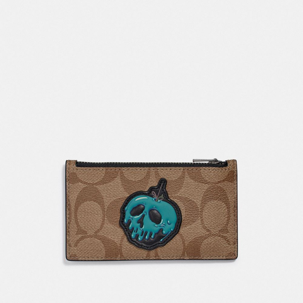 DISNEY X COACH ZIP CARD CASE IN SIGNATURE CANVAS WITH SNOW WHITE AND THE SEVEN DWARFS PATCH - F75803 - TAN